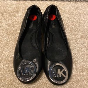 NWOT Michael Michael Kors flats size 6